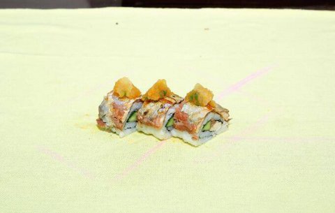 熟秋刀鱼寿司卷图片