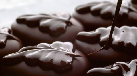 精美香醇的黑巧克力图片
